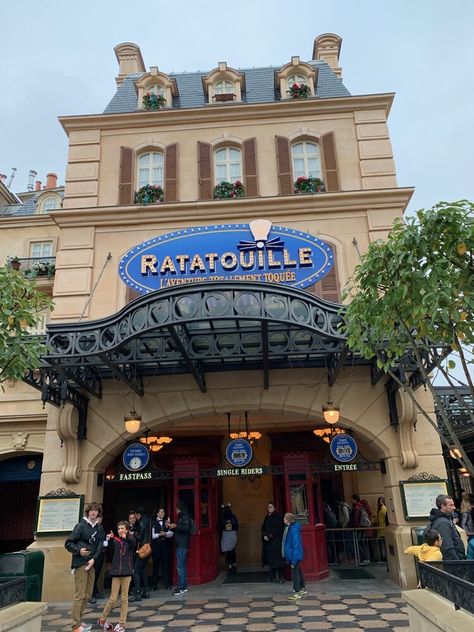 Walt Disney Studios Paris, Disney Paris Aesthetic, Disneyland Paris Aesthetic, Disneyland Hotel Paris, Walt Disney Paris, Disney Studios Paris, Disneyland Paris Rides, Disney Hotel, Couples Disney