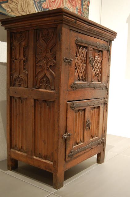 Medieval Home Decor, Medieval Furniture, Furniture Tools, Sliding Table, Gothic Furniture, Koln, History Activities, Woodworking Furniture, The Saint