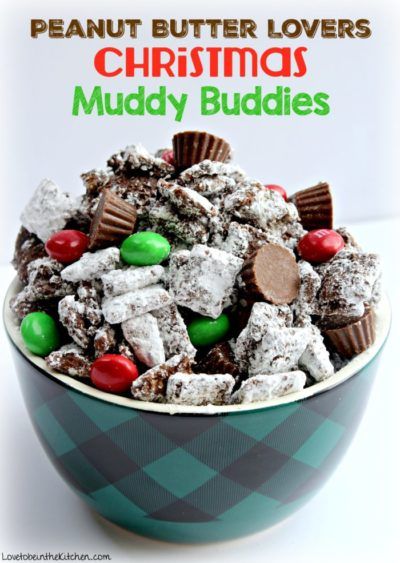 Christmas Muddy Buddies, Puppy Chow Recipes, Best Christmas Desserts, Chex Mix Recipes, Muddy Buddies, Christmas Candy Recipes, Snack Mix Recipes, Holiday Snacks, Peanut Butter Lovers