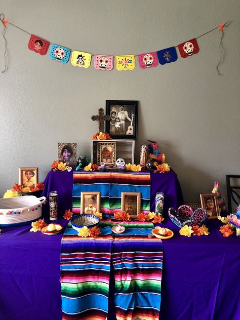 Home Ofrenda Ideas, Coco Themed Halloween Party, Classroom Ofrenda, Offrenda Table Ideas, Simple Ofrenda, Offrenda Table Ideas Diy, Small Ofrenda Ideas, Small Ofrenda, Dia De Los Muertos Party Ideas