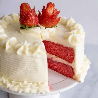 Cakes With Cream Cheese Frosting, Cakes With Cream Cheese, Strawberry Cream Cheese Filling, Cake With Cream Cheese Icing, Strawberry Dishes, Fresh Strawberry Cake, Brunswick Stew, Southern Plate, Cake Frosting Recipe