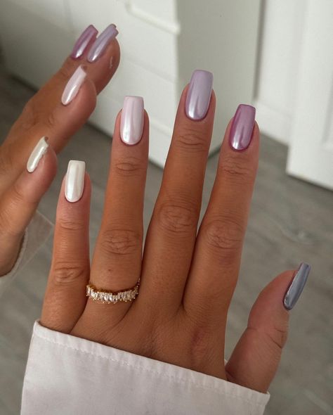 Chrome Summer Nails, Summer Chrome Nails, Lilac Nails Design, Purple Chrome Nails, Light Purple Nails, Chrome Manicure, Blue Chrome Nails, White Chrome Nails, Chrome Nails Designs