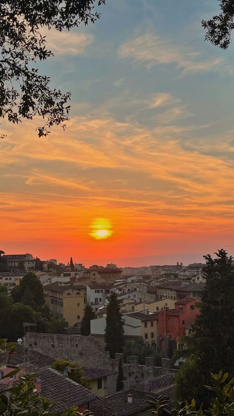 Italian Pfp Aesthetic, Sunset Italy Aesthetic, Sunsets In Italy, Aesthetic Italian Wallpaper, Italy Asthetic Wallpers, Italy Background Aesthetic, Italy Astetics, Italy Florence Aesthetic, Italian Wallpaper Aesthetic