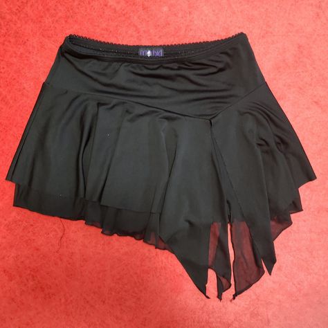 Black Layered Skirt, Modern Dans, Y2k Mini Skirt, Fairy Skirt, Mini Skirt Black, Asymmetrical Skirt, Alternative Outfits, Looks Chic, Layered Skirt