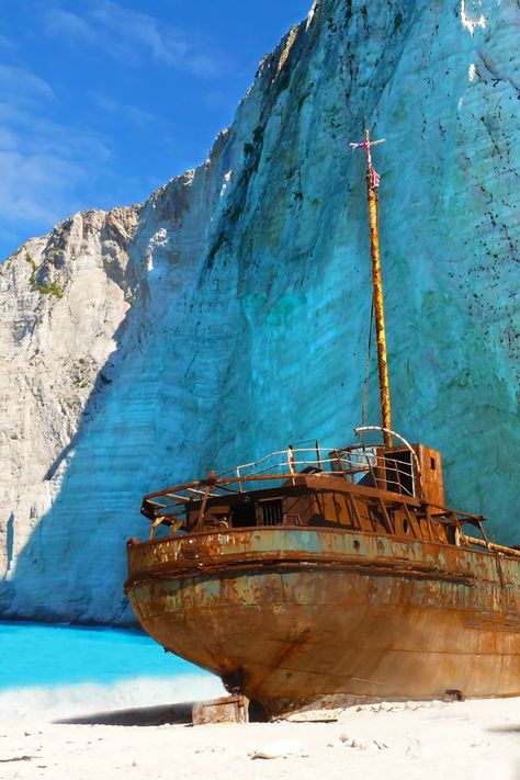 The shipwreck on the famous Navagio beach in Zakynthos island #Greece Greek Cruise, Navagio Beach, Zakynthos Greece, Abandoned Ships, Phuket Thailand, Shipwreck, Corfu, Greece Travel, Greek Islands