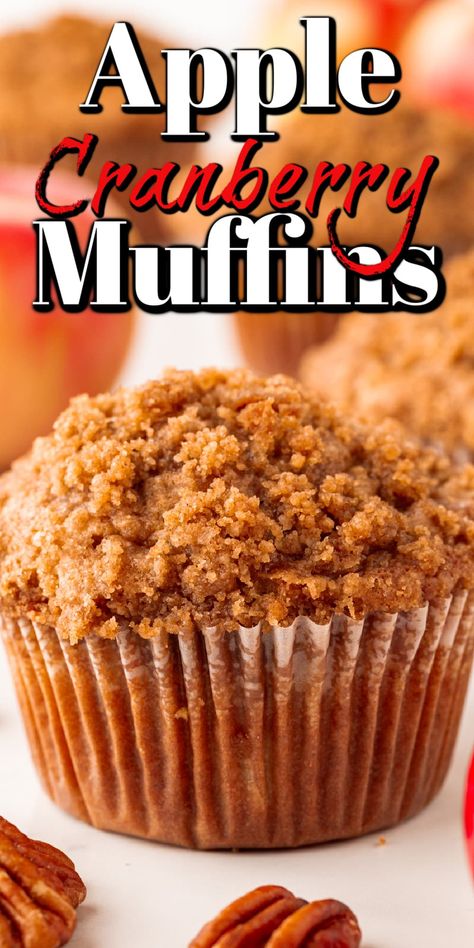 These Apple Cranberry Muffins are bursting with flavor with fall spices to fruit and nuts to the crowning glory of the perfect streusel. Make extra to share them. Apple Cinnamon Muffins Recipe, Apple Muffins Healthy, Apple Muffin Recipes, Apple Cinnamon Muffins, Muffin Streusel, Cinnamon Muffins, Apple Muffins, Dessert Aux Fruits, Healthy Apple