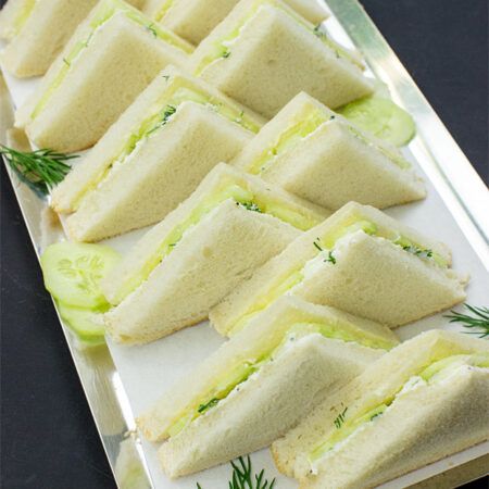 Cucumber Sandwiches With Cream Cheese, Sandwiches With Cream Cheese, Recept Sandwiches, Small Sandwiches, Avocado Sandwich Recipes, Cucumber Sandwiches Recipes, Cucumber Tea Sandwiches, Tea Party Sandwiches, Tea Sandwiches Recipes