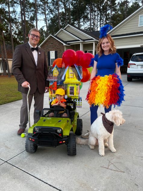 Up Movie Family Costume, Up Disney Costumes, Up Family Costumes Disney, Disney Up Halloween Costume Family, Up Costumes Family, Movie Up Costume Ideas, Carl Ellie Costume, Up Family Costumes Diy, Up Trunk Or Treat Ideas