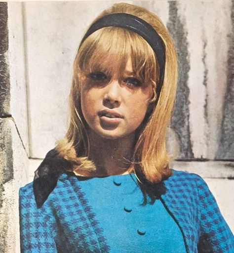 Patty Boyd, Patti Boyd, 60s Aesthetic, Beatles Girl, Jane Asher, Barbie Hairstyle, Pattie Boyd, I Fall To Pieces, The White Album