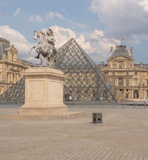 The Louvre Museum Aesthetic, Paris Louvre Museum Aesthetic, Paris Museums Aesthetic, France Museum Aesthetic, Louvre Museum Photography, Paris Aesthetic Louvre, Paris Aesthetic Museum, The Louvre Paris, Paris Spring Aesthetic