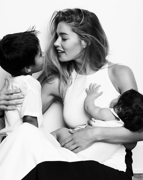 Doutzen Kroes with her children Phyllon and Mylena Doutzen Kroes, Modern Mom, Shooting Photo, Family Goals, Jazz Music, New Face, Mother And Child, Mothers Love, Future Kids