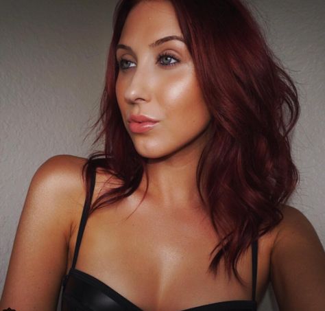 Jaclyn Hill Hair, Jaclyn Hill Makeup, Beauty Youtubers, Champagne Pop, Jaclyn Hill, Instagram Beach, Beauty Guru, Beach Vibes, Up Girl