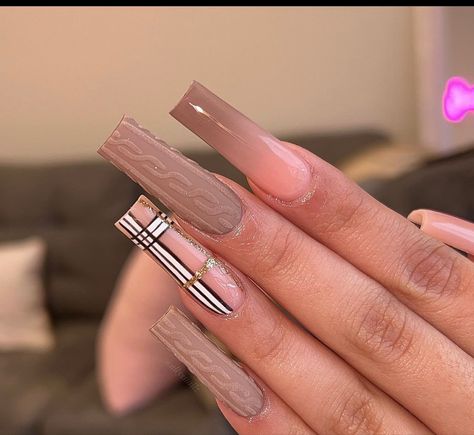 Brown Nails Christmas, Birthday Nails Brown Colors, Fall Nails Ideas Acrylic Autumn, Pink And Brown Fall Nails, Brown And Pink Acrylic Nails Design, Pink And Brown Acrylic Nails Square, Long Square Nails Fall, Long Square Acrylic Nails Fall, Coffee Brown Nails Design