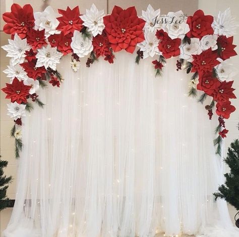 Paper Poinsettias, Giant Paper Flower Tutorial, Christian Christmas Decorations, Christmas Party Backdrop, Poinsettia Decor, Diy Christmas Party, Backdrop Christmas, Fun Christmas Party Games, Paper Flower Patterns