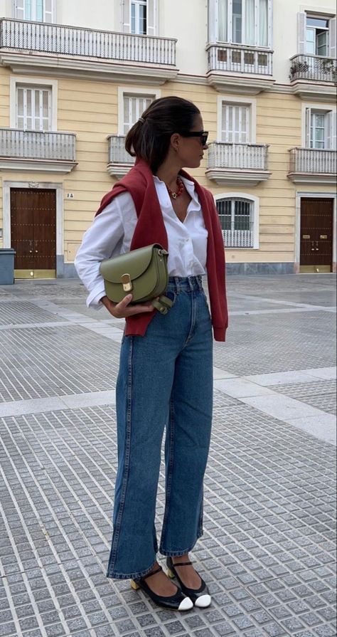 Green Purse Outfit Ideas, Work Outfit Inspo Business Casual, J Crew Inspired Outfits, Penny Benjamin Outfits, City Shopping Outfit, Yellow Pant Outfit, Blue Shirt Summer Outfit, Triangle Body Shape Outfits For Women, Italian Dinner Outfit Night