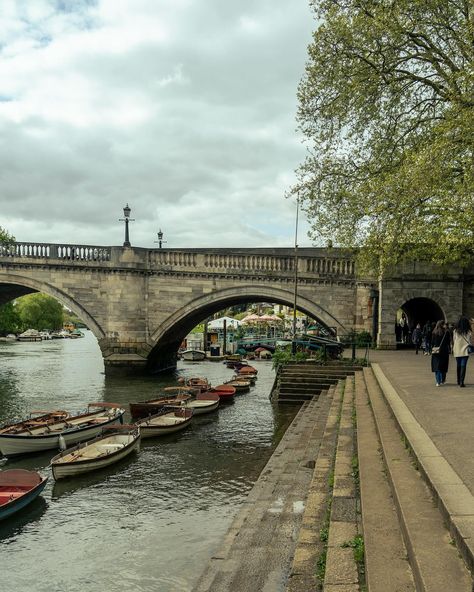 Prettiest neighbourhood in London? I might be biased but Richmond is definitely one of the prettiest, plus there are not many places where you bump into 🦌🦌 on your morning run 🏃😅 #prettycitylondon #loverichmond #richmondpark Richmond Aesthetic, London Running, Richmond London, Richmond Park, Morning Run, Pure Beauty, London City, Bump, In London