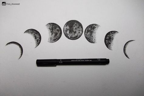 fases da Lua. Moon Phases Drawing, Moon Cycle Tattoo, Moon Phases Tattoo, Tattoos Inspo, Band Tattoos, Kunst Tattoos, Latest Tattoos, Sternum Tattoo, Phases Of The Moon