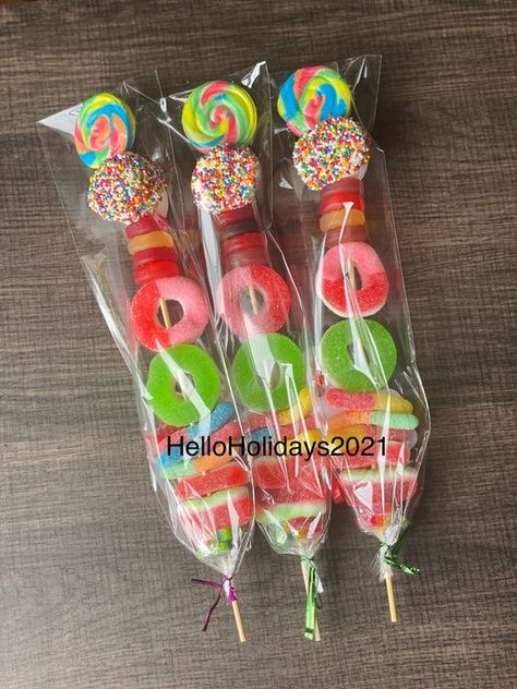 Candy Kebab Ideas, Basketball Snacks, Gummy Candy Kabobs, Candy Business, Food Combos, Fall Festival Games, Candy Kabobs, Stitch Cake, Diy Gifts To Sell