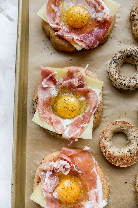 Prosciutto Bagel Sandwich, Bagel With Prosciutto, Baked Egg In A Hole, Air Fryer Bagel Breakfast, Bagel Egg Breakfast, Bagels With Eggs, Fried Egg Bagel, Cheesy Egg Bagel, Bagel Breakfast Sandwich Air Fryer