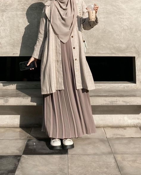 Aesthetic Muslimah Outfit, Outfit Muslimah Aesthetic, Muslimah Aesthetic Outfit, Outfit Hijab Syari Casual, Ootd Hijab Syari Casual, Ootd Syari Casual, Hijab Outfit Syari, Muslimah Outfit Ideas, Muslimah Fashion Outfits Casual