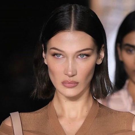 https://www.pinterest.com.au/LilTeaTt Cheekbones Aesthetic, High Cheekbones Aesthetic, High Cheekbones Women, Model Cheekbones, Round Face Makeup, Bella Gigi Hadid, High Cheekbones, Oval Face Hairstyles, Bella Hadid Outfits