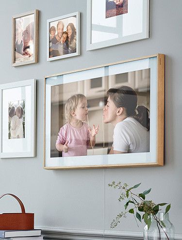 The Frame on the wall displaying a family photo among other picture frames. Frame Samsung, Frame Highlights, Samsung The Frame Tv, Samsung The Frame, The Frame Tv, Work Room, Interior Renovation, Home Cinema, Classic Paintings