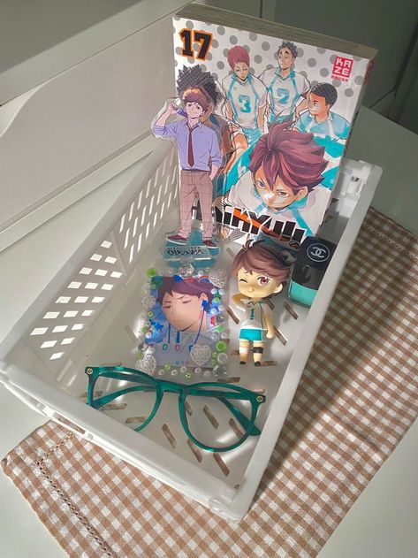 Kelis Core, Oikawa Manga, Desk Anime, Aesthetic Hobbies, Collection Shelf, Constantly Hungry, Anime Bedroom Ideas, Ideas Habitaciones, Aesthetic Objects