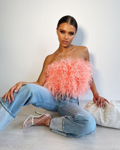 TWENTY FALL’s Instagram photo: “✨NEW IN✨ Can we just take a minute?? How AMAZING is this colour! Feather Top in Flamingo available online now. Order before 3pm to receive…” Feather Top Outfit, Ostrich Feather Top, Feather Outfit, Feather Top, Feather Tops, Mesh Heels, Ostrich Feather, Comfy Fits, Birthday Outfit