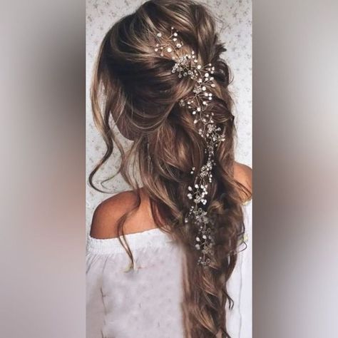 #hair, #style, #hairinspiration, #beauty Jewelry Formal, Formal Jewelry, Zara Jewelry, Jewelry Summer, Pinterest Hair, Pearl Decor, Pearl Hair Clip, Jewelry Dainty, Trending Hairstyles