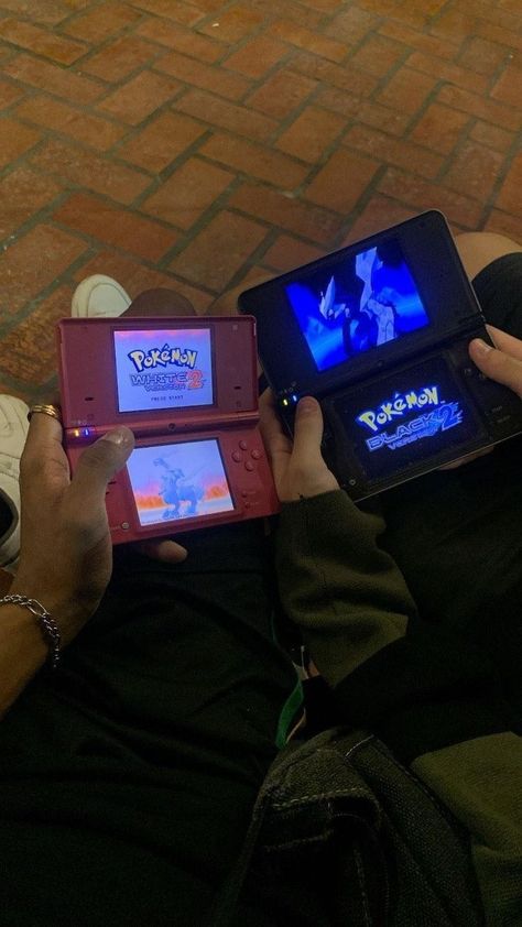 Pokemon Game Aesthetic, Gaming Couple Goals, Couple Gaming Together, Black Boyfriend Goals, Pokémon Gameboy, Gameboy Aesthetic, Geek Boyfriend, Geek Couple, Gaming Couple