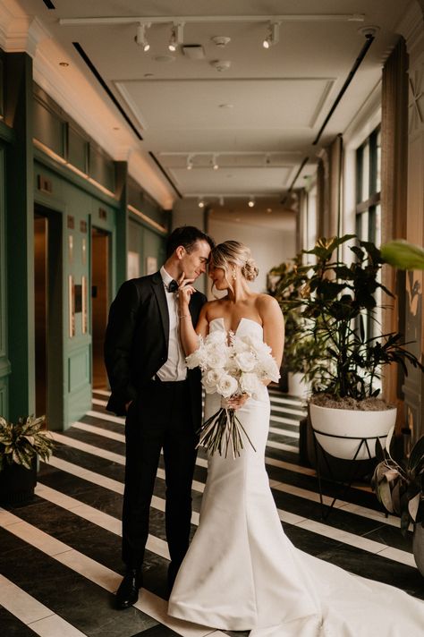 Hotel Wedding Pictures Photo Ideas, Court Wedding Photo Ideas, Elegant Wedding Poses, Romantic Wedding Portraits, Wedding Hotel Pictures, European Wedding Photos, Wedding Photos Style, Wedding Editorial Photography Couple, Editorial Bride And Groom Photos