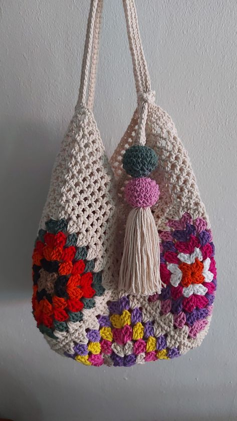 Sac Granny Square, Knitting & Crochet Tools, Handbags Patterns, Crochet Boho Bag, Crochet Snowflake Pattern, Simple Projects, Crochet Shoulder Bags, Practical Kitchen, Free Crochet Bag