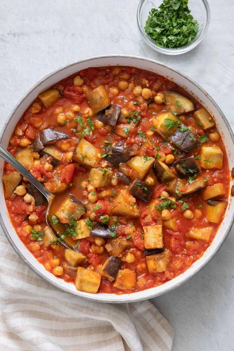 Chickpea Ratatouille, Healthy Ramadan Recipes, Eggplant Stew, Vegetarian Stew, Savory Rice, Tomato Gravy, Vegetarian Sides, Chickpea Stew, Vegetable Stew