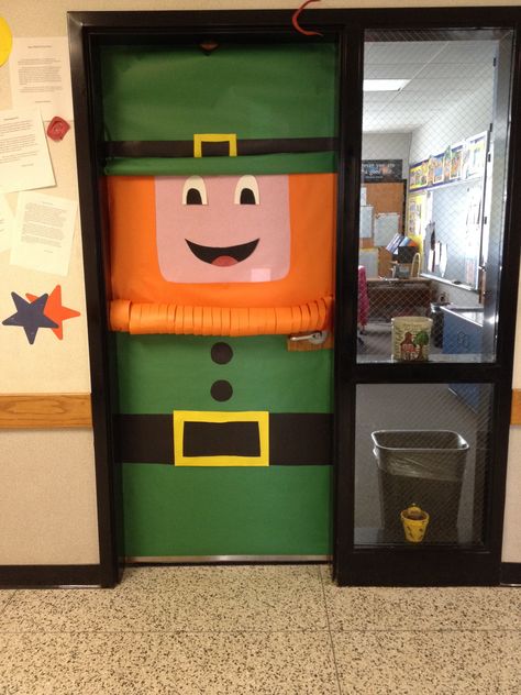 Leprechaun Classroom, Spring Door Decorations Classroom, Spring Door Decorations, Leprechaun Door, Door Classroom, Spring Door Decoration, School Door Decorations, St Patricks Day Crafts For Kids, St Patrick Day Activities