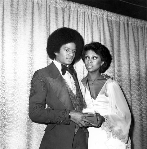 Lola Falana & Michael Jackson at the AMA's in 1977 Black Women: The Original Beauty Standard @www.joneshousepublishing.com Lola Falana, Jermaine Jackson, Hee Man, Joseph Jackson, Burt Reynolds, Whoopi Goldberg, Vintage Black Glamour, Black Hollywood, Jackson 5