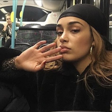 Jorja Smith Aesthetic Wallpaper, Jorja Smith Aesthetic, Smith Aesthetic, Jorja Smith, Rap Aesthetic, Asap Rocky, Beauty Goals, Madison Beer, Fav Celebs