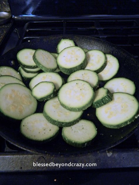 Simple Pan Fried Zucchini Pan Fried Zucchini, Fried Zucchini, Zucchini Muffins, Zucchini Fries, Chocolate Espresso, Keto Recipe, Zucchini Bread, Healthy Gluten Free, Healthy Delicious