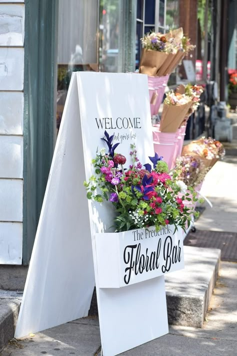 How To Start A Flower Business, Foldable Kiosk, Florist Shop Ideas, Flower Shop Decor, Flowers Stand, Flower Shop Design, Event Booth, Interactive Walls, Flower Truck