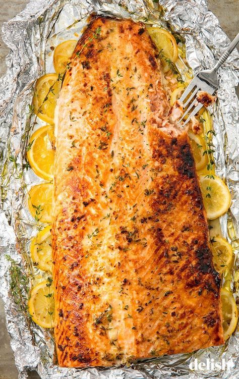 Oven Baked Salmon Recipes, Salmon Dinner Recipes, Lemon Pepper Salmon, Salmon In Foil, Fish Recipes Baked, Japanese Desserts, Garlic Butter Salmon, Oven Baked Salmon, Butter Salmon