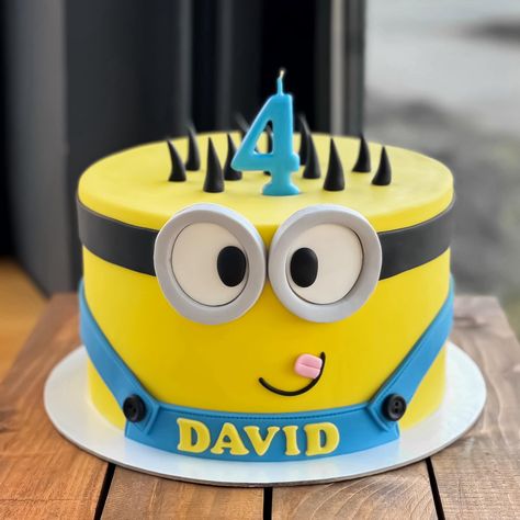 Cake Minion, Minion Cakes, Minion Cake Ideas, Despicable Me Birthday Cake, Minions Cake, Minions Birthday Cake, Minions Cake Ideas, Minions Torte, Minion Party Food