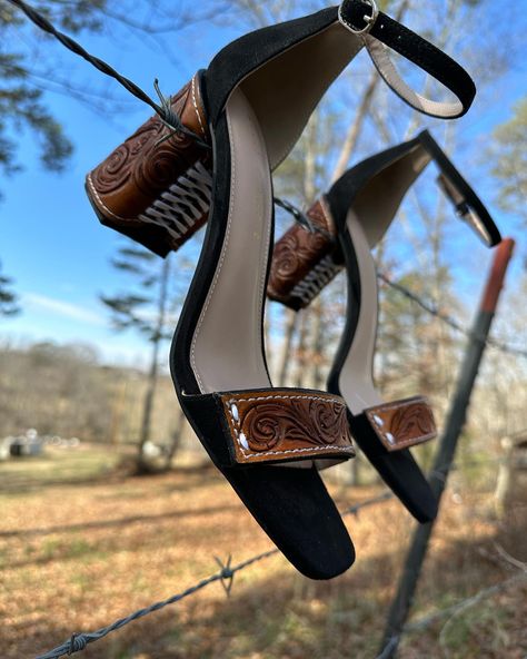 Western High Heels, Cowgirl Heels, Western Wedding Shoes, Prom Highschool, Cowboy Heels, Western Heels, Grad Shoes, Graduation Heels, Stunning Heels