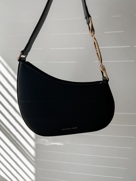 Simple Black Bag, Charles And Keith Bags, Charles And Keith, Simple Purse, Girly Accessories, Fancy Bags, Pretty Bags, Black Shoulder Bag, Black Bag