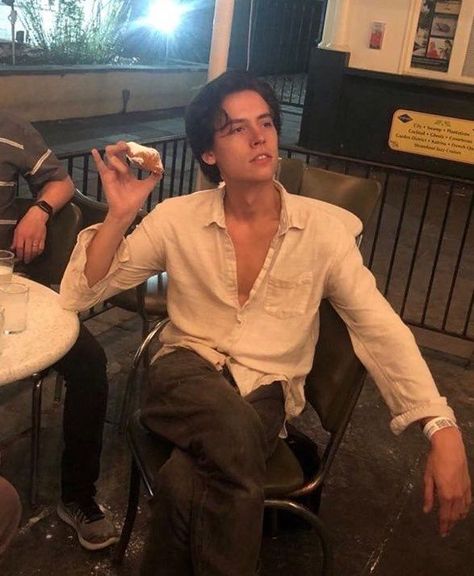 Cole Sprouse Wallpaper, Cole Spouse, Kazan Russia, Cole Sprouse Jughead, Cole M Sprouse, Riverdale Cole Sprouse, Dylan And Cole, Dylan Sprouse, Nat King Cole