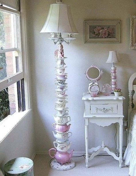 Cursed Things, Shabby Chic Lamp Shades, Teacup Crafts, Origami Lamp, Decoration Shabby, Chic Lamp, Shabby Chic Lamps, Shabby Chic Living, Shabby Chic Living Room