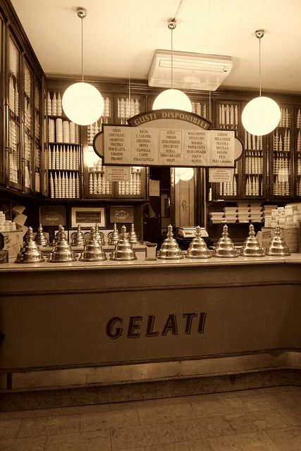 Gelato Shop Interior, Gelato Bar Design, Gelato Shop Design, Italian Gelato Shop, Old Timey Ice Cream Shop, Gelato Bar, Italian Ice Cream, Ice Cream Business, Gelato Ice Cream