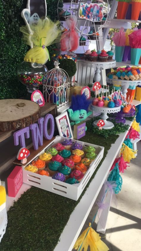 Trolls party,trolls candy table Trolls Treat Table Ideas, Trolls Candy Table Ideas, Trolls Dessert Table, Diy Trolls Birthday Party, Troll Party Theme, Trolls Party, Birthday Snacks, Trolls Birthday Party, Fiesta Birthday Party