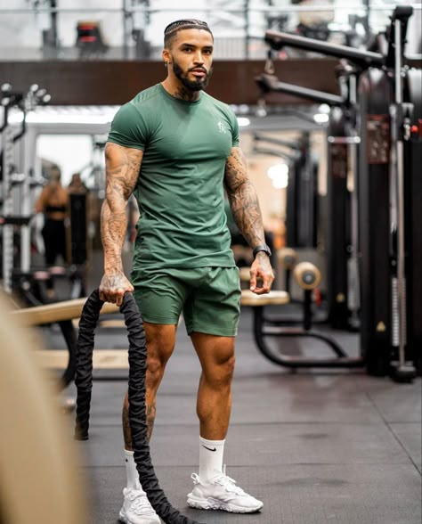 Gym Outfits Leggings, Gym Outfit Men Style, Mens Gym Outfits, Gym Community, Fashionable Backpacks, Graphic Tees Trendy, Wellness Bodybuilding, Stylish Belts, Gym Ootd