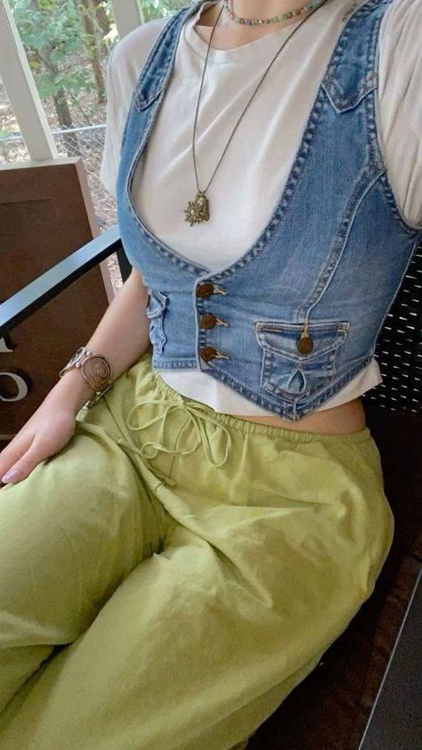 Denim Vest Styling, How To Style Denim Vest, Denim Vest Outfit Ideas, Jeans Vest Outfit, Denim Vest Outfit Aesthetic, Green Linen Pants Outfit, Jean Vest Outfit, White Under Shirt, Vest Outfits Aesthetic