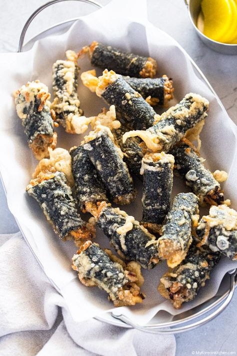 Seaweed Roll Recipes, Fried Seaweed Rolls, Chinese Sides, Fried Seaweed, Korean Appetizers, My Korean Kitchen, Dessert Night, Seaweed Rolls, Seaweed Snack