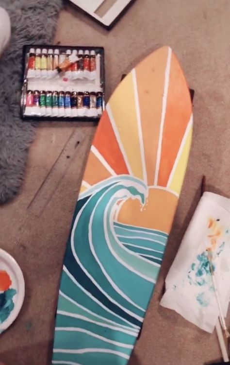 Aesthetic Surfboard Design, Surf Boards Painting, Things To Paint On Traffic Cones, Surfboard Design Aesthetic, Long Wood Board Painting Ideas, Surf Bored Drawing, Surf Bored Design, Ocean Skateboard Design, Retro Surfboard Design